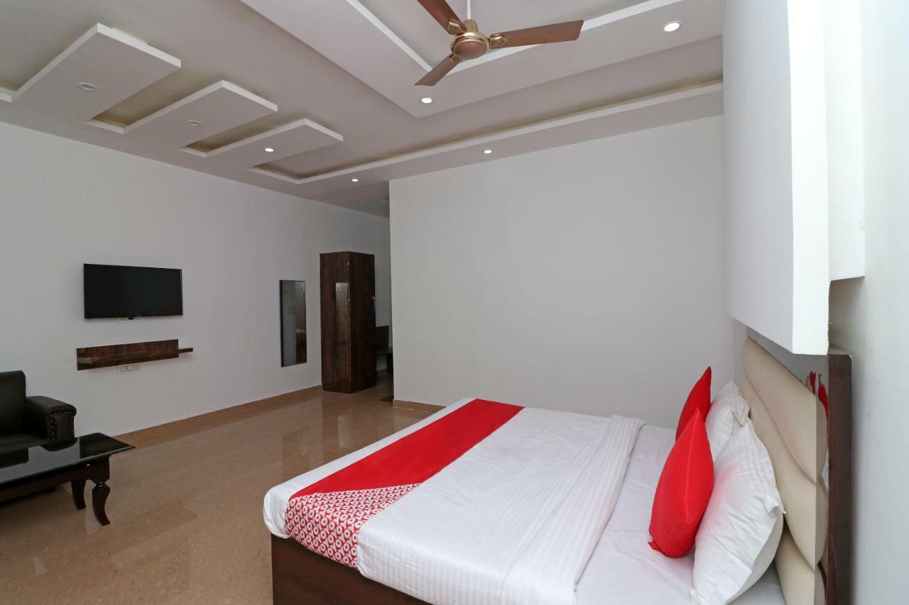 Oyo 29755 Hotel Jammu Airlines Luaran gambar