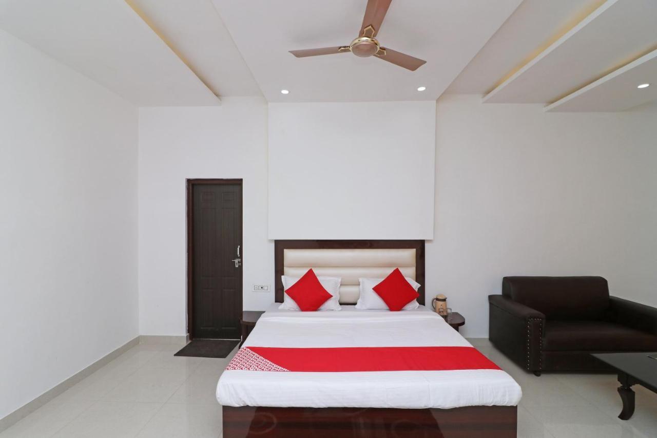 Oyo 29755 Hotel Jammu Airlines Luaran gambar